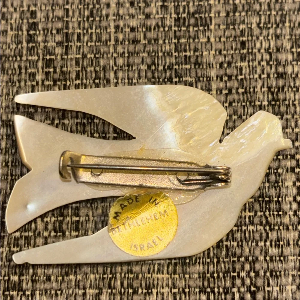 Vintage Bethlehem Dove Brooch Hand-Carved Mother of Pearl Bird Pin - Picture 2 of 4